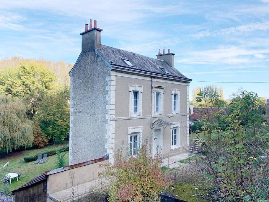 Country House - Garden - Private access to the Loir in La Chartre-sur-le-Loir, Vallée de la Loire