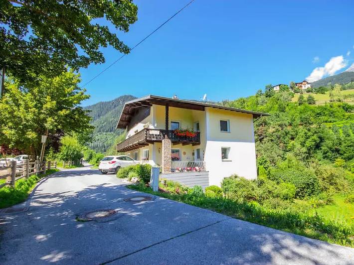 Ferienwohnung für 4 Personen, mit Sauna und Garten, mit Haustier in Pians