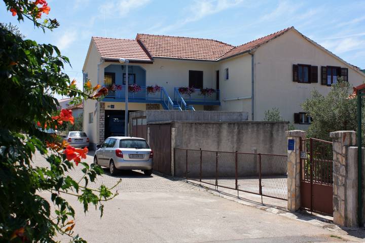 Ganze Wohnung, 1-Zimmer-Ferienwohnung mit Terrasse und Meerblick Jezera, Murter A-5063-a in Tisno, Murter