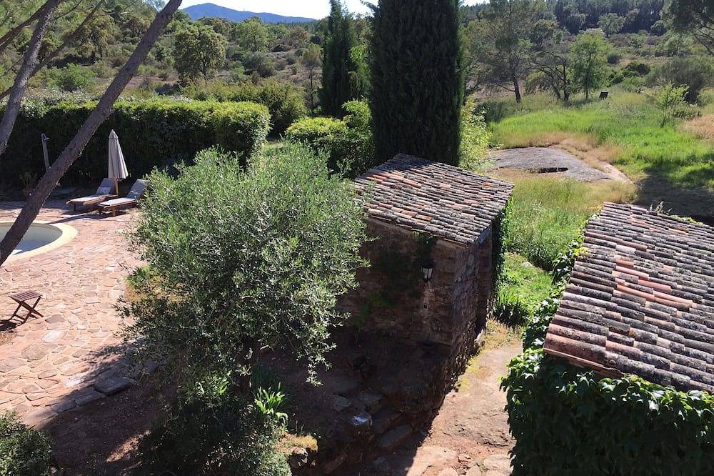 Two little romantic cottages in the middle of nature in Les Mayons, Draguignan region