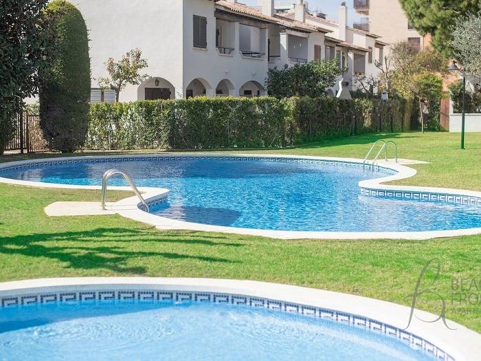 Maison de vacances pour 8 personnes, avec balcon et jardin ainsi que piscine et bassin pour enfant