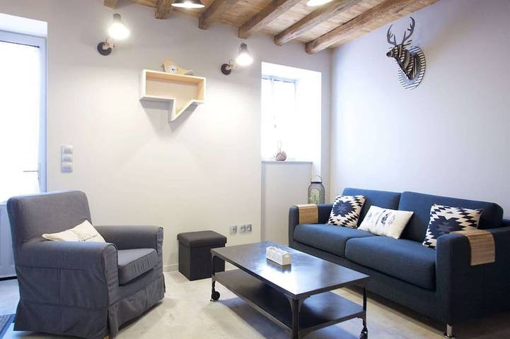 Gîte pour 4 personnes, avec Terrasse à Thizy-les-Bourgs