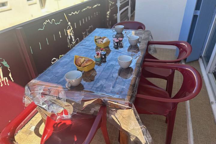 Appartement entier, Coeur de Camargue : terrasse et plage à pied au centre in Le Grau-du-Roi, Côte d'Améthyste