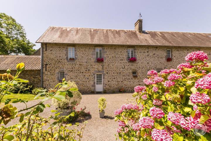 Gîte pour 4 personnes, avec Jardin à Heugueville-sur-Sienne