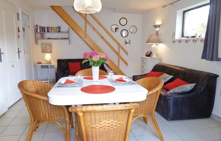 Cozy Garden Apartment near City Center w/TV & Parking in Ectot-l'Auber, Région de Dieppe