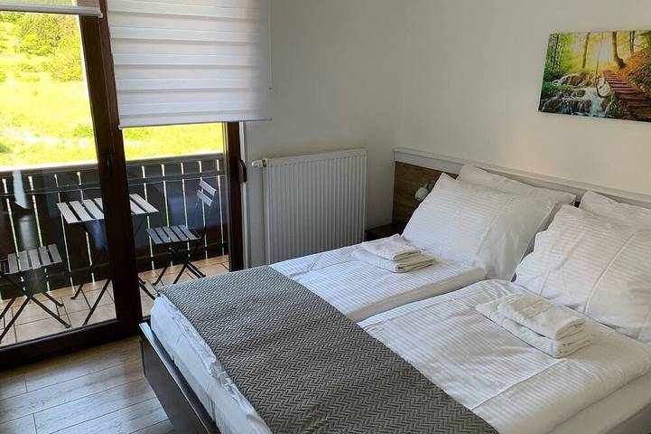 Guesthouse Family Bosnic - Suite Room with Balcony and kitchenette in Smoljanac, Plitvicer Seen