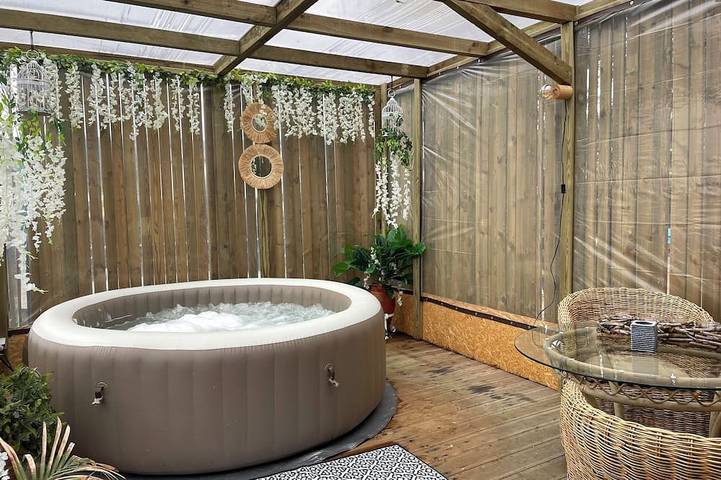 Gîte pour 10 personnes, avec Balcon et Jacuzzi ainsi que Jardin et Piscine à Mangualde