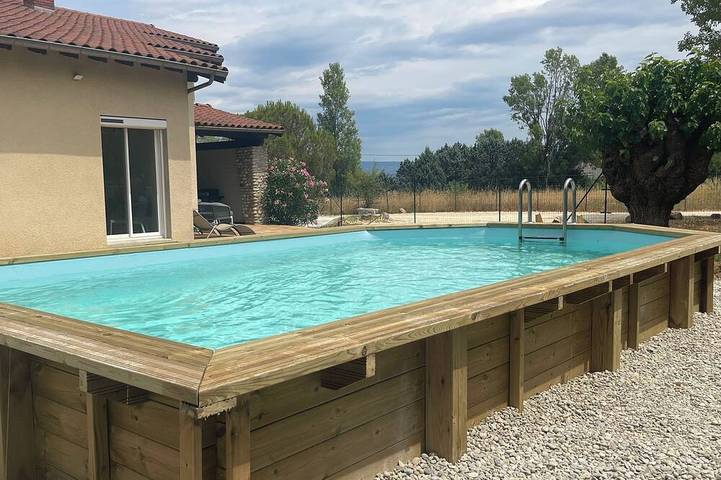 Location de vacances pour 12 personnes, avec terrasse à Lachapelle-sous-Aubenas