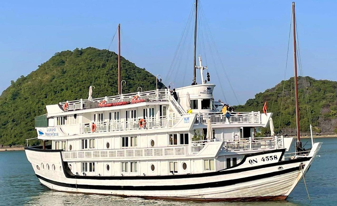 Ha Long Travel Le Journey Cruise 3-4 star in Quang Ninh province
