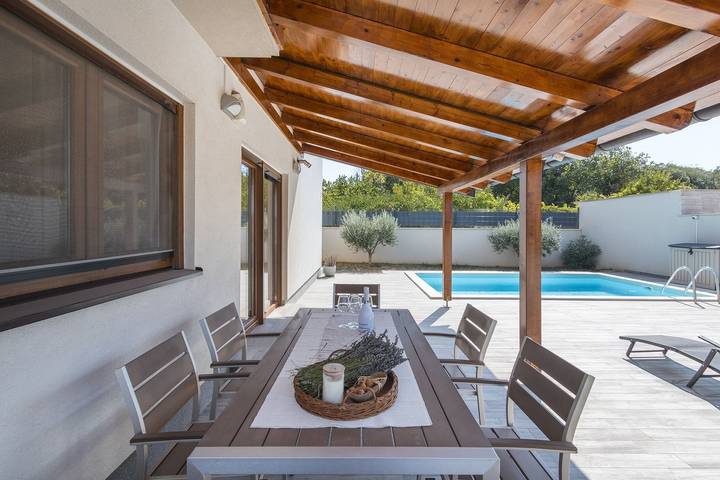 Ganze Wohnung, Apartment Volme - Private Pool and Sea View in Banjole, Südküste Istrien