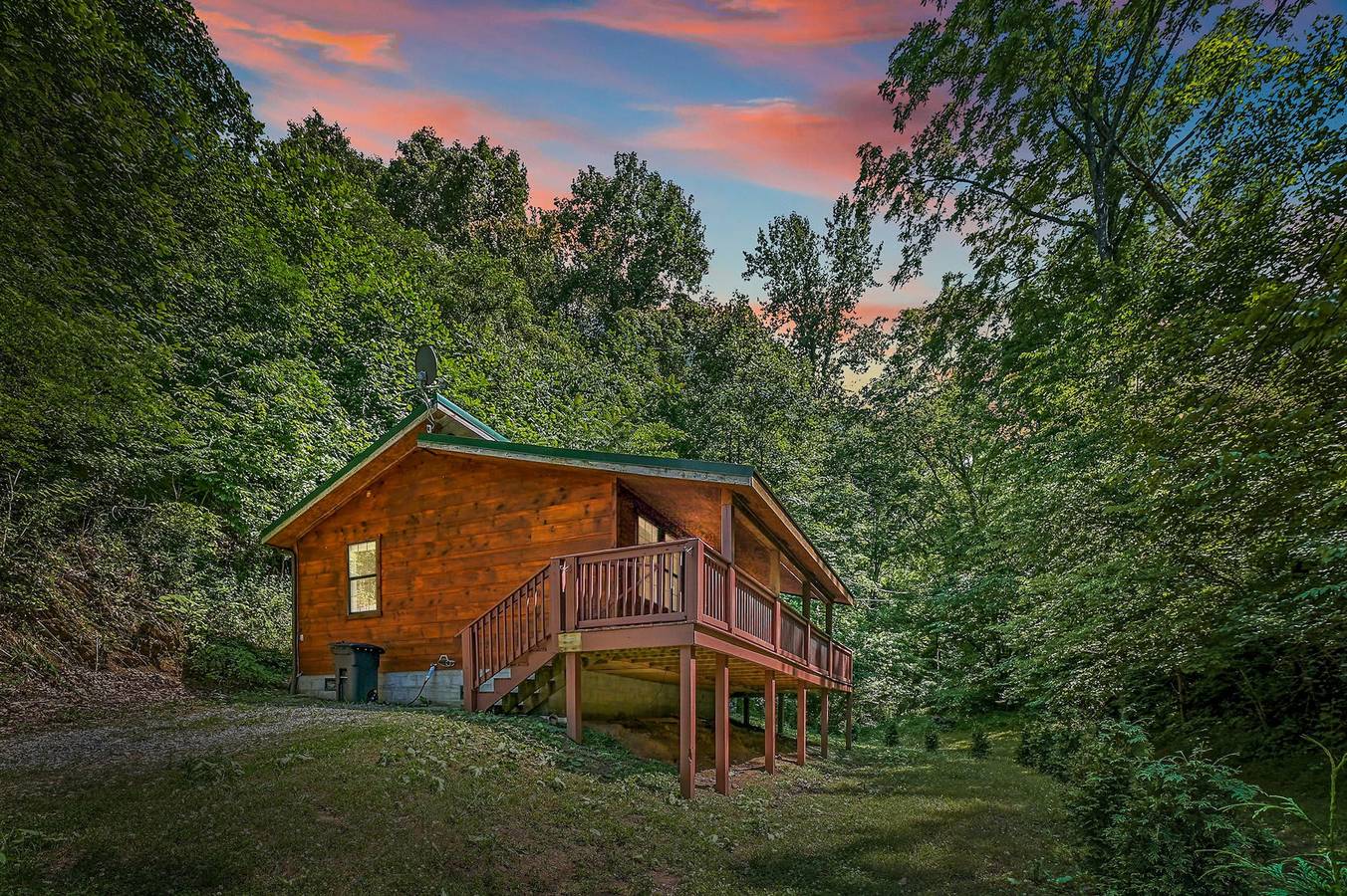 Ganze Wohnung, Smoky Mountains Honeymoon Cabin Dog Friendly in Sevier County