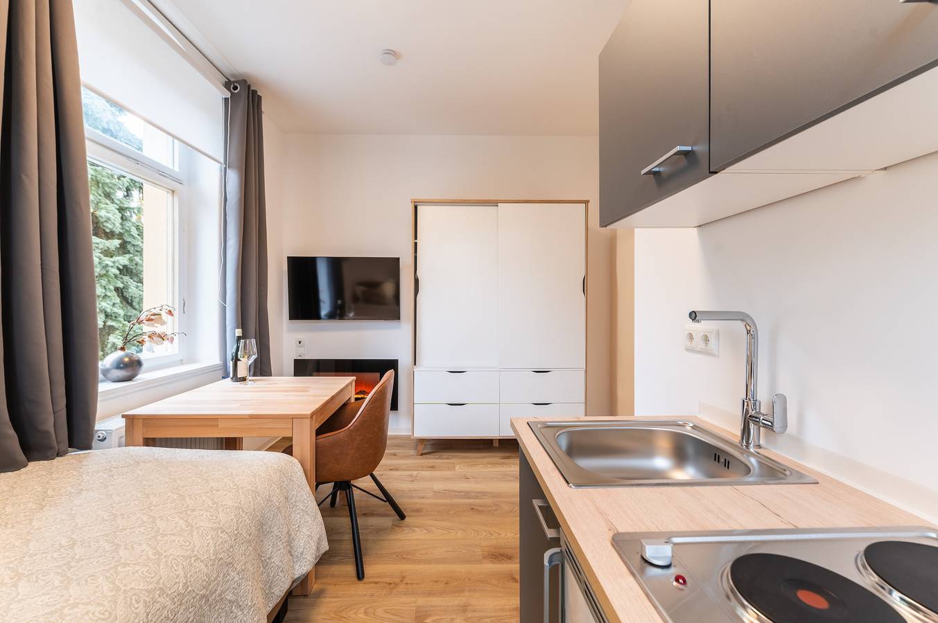 Ganzes Studio, Studio-Apartment 'Möbliertes Radebeul' mit Balkon und Wlan in Radebeul, Meißen Region