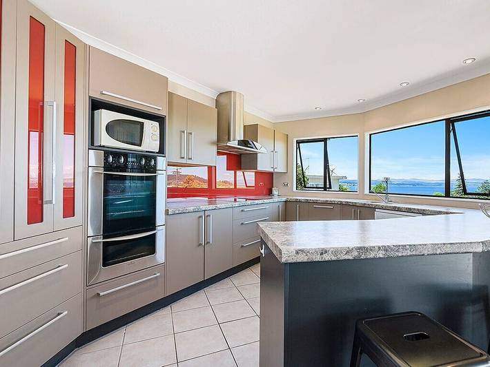 Cottage for 12 people, with terrace and garden in Taupo