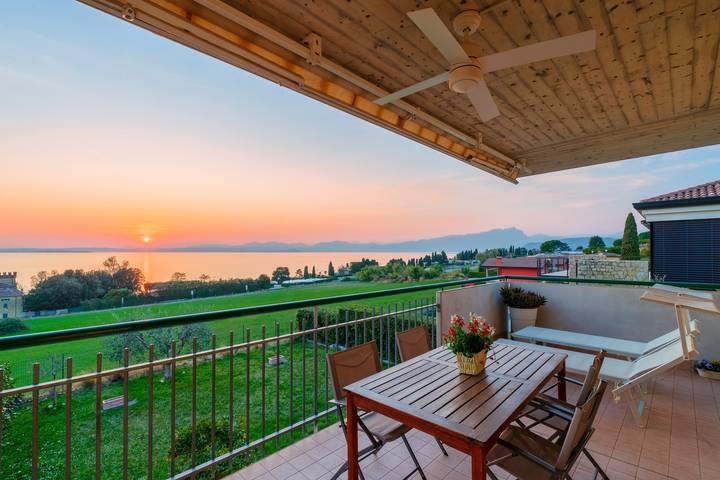Ferienwohnung für 4 Personen, mit Balkon und Seeblick in Lazise