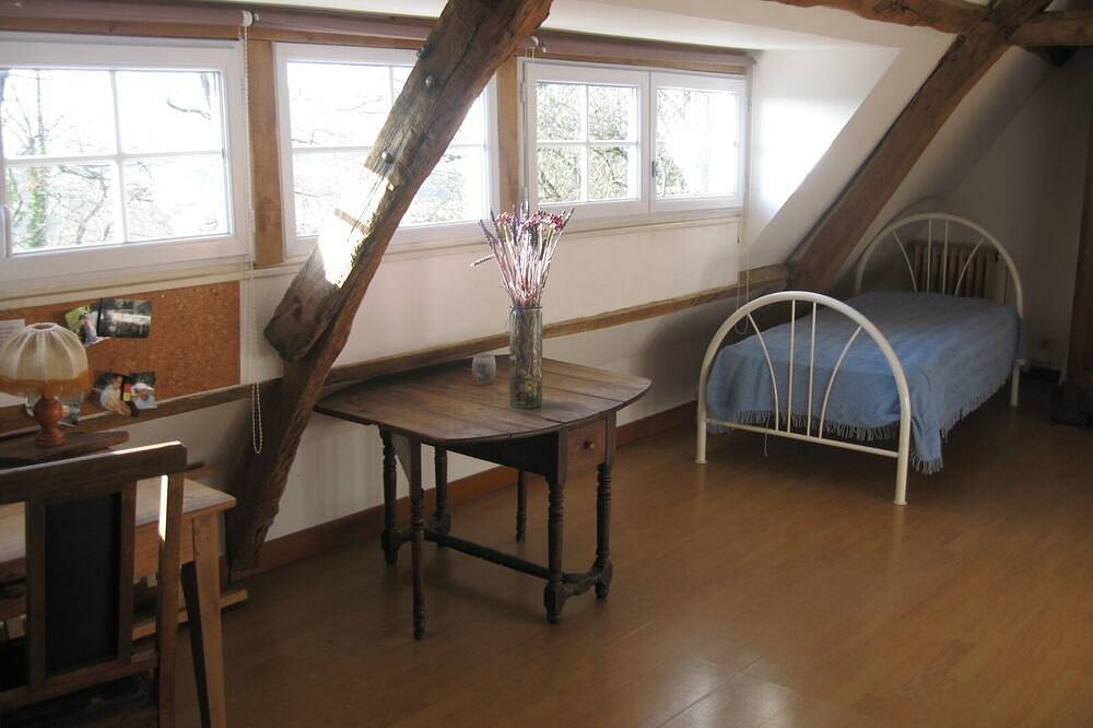 Grande Chambre originale claire classée 3 épis Gîte de France in Le Pêchereau, Région de Châteauroux