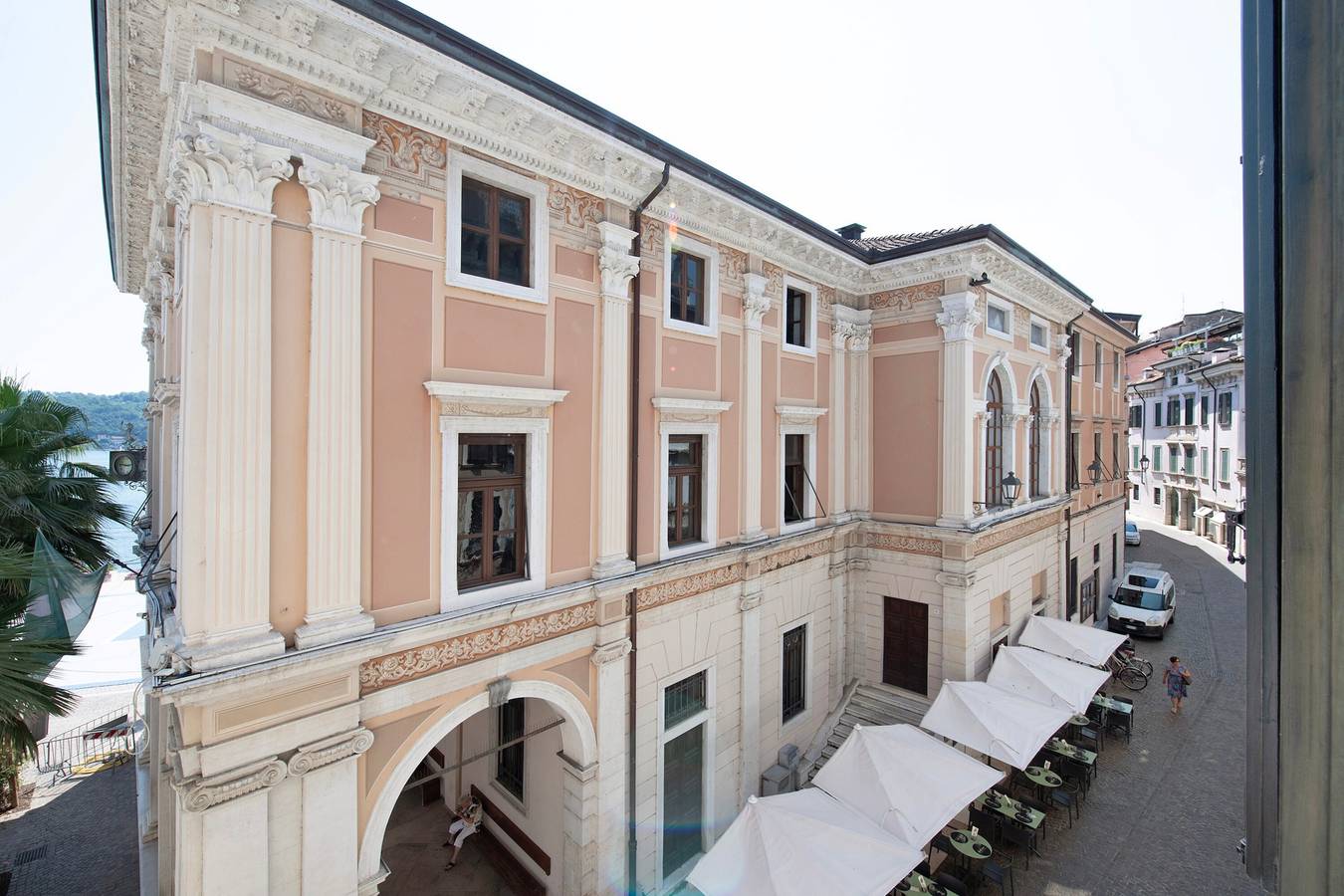Geheel appartement, Appartement 'Flat 1' met uitzicht op het meer, draadloos internet en airconditioning in Salò, Garda Bergen