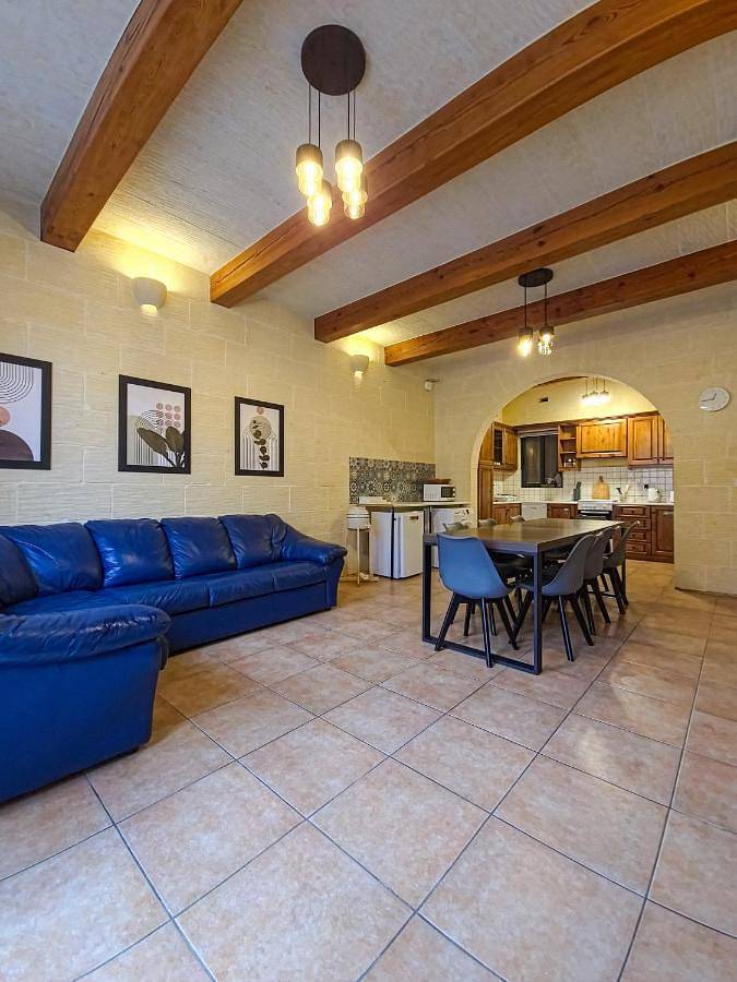 Double Room with Private External Bathroom in Nadur, Gozo