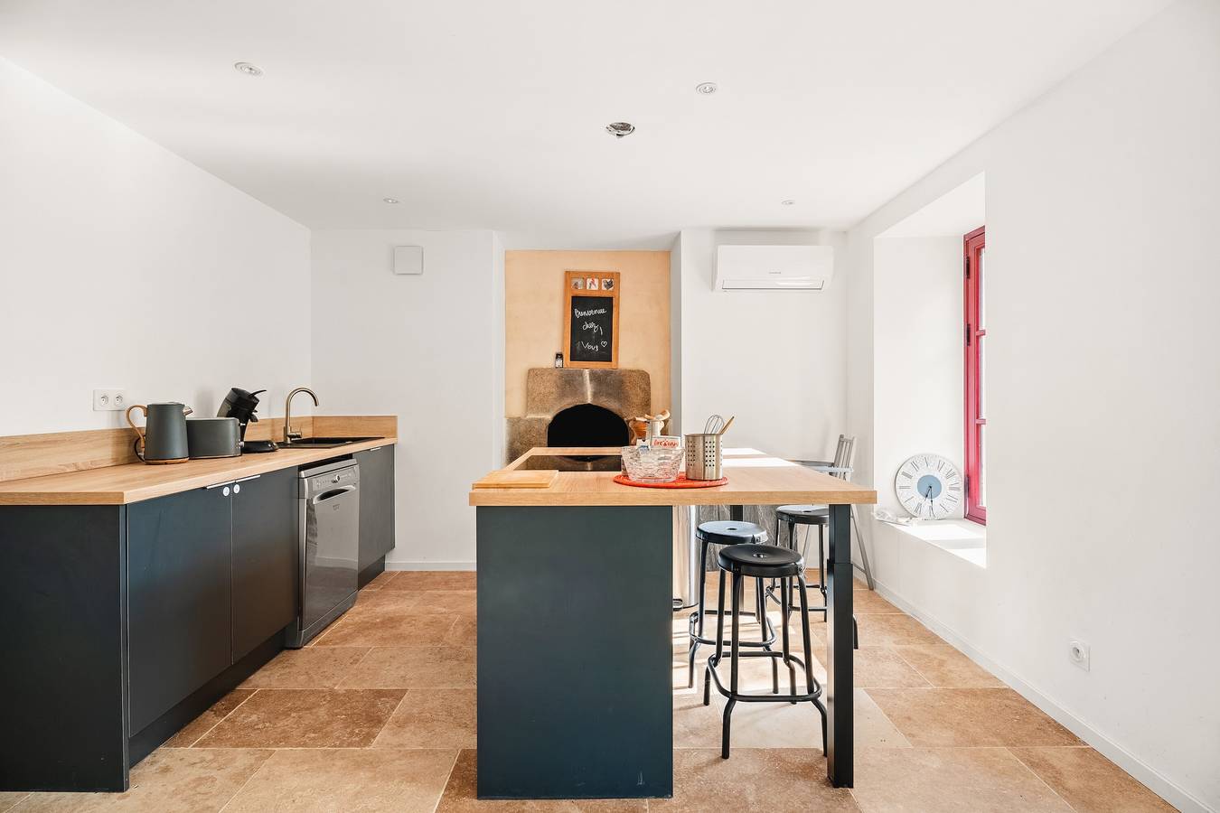 Holiday Home 'Maison De Campagne Rennes Parc Expo' with Private Terrace, Private Garden and Wi-Fi in Mordelles, Rennes region