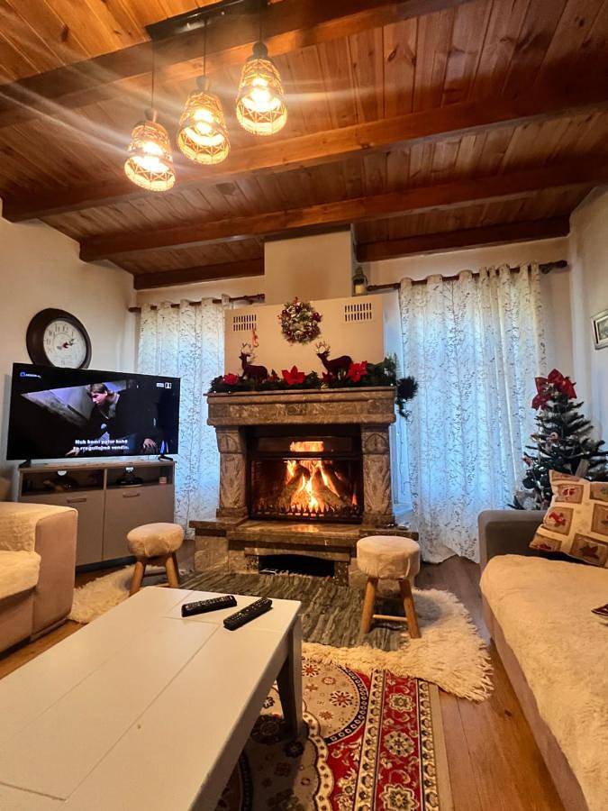 Villa für 10 Personen, mit Balkon und Terrasse sowie Garten und Ausblick in Albanien - 2