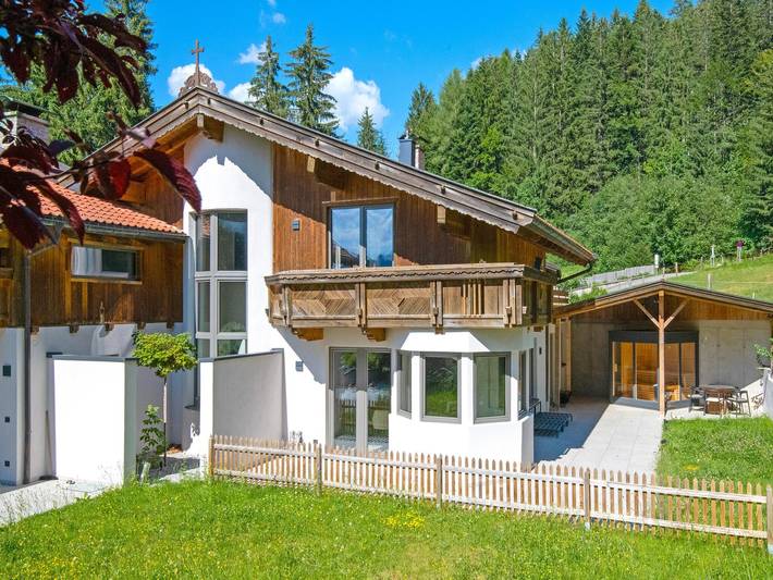 Chalet für 7 Personen, mit Terrasse und Whirlpool sowie Garten und Sauna in Hopfgarten im Brixental