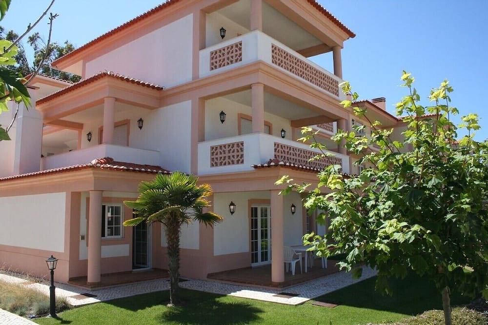 Ganze Wohnung, Luxus-Wohnung im Erdgeschoss w / Garten in Praia del Rey nur ab 600 € pro Woche in Amoreira, Leiria District