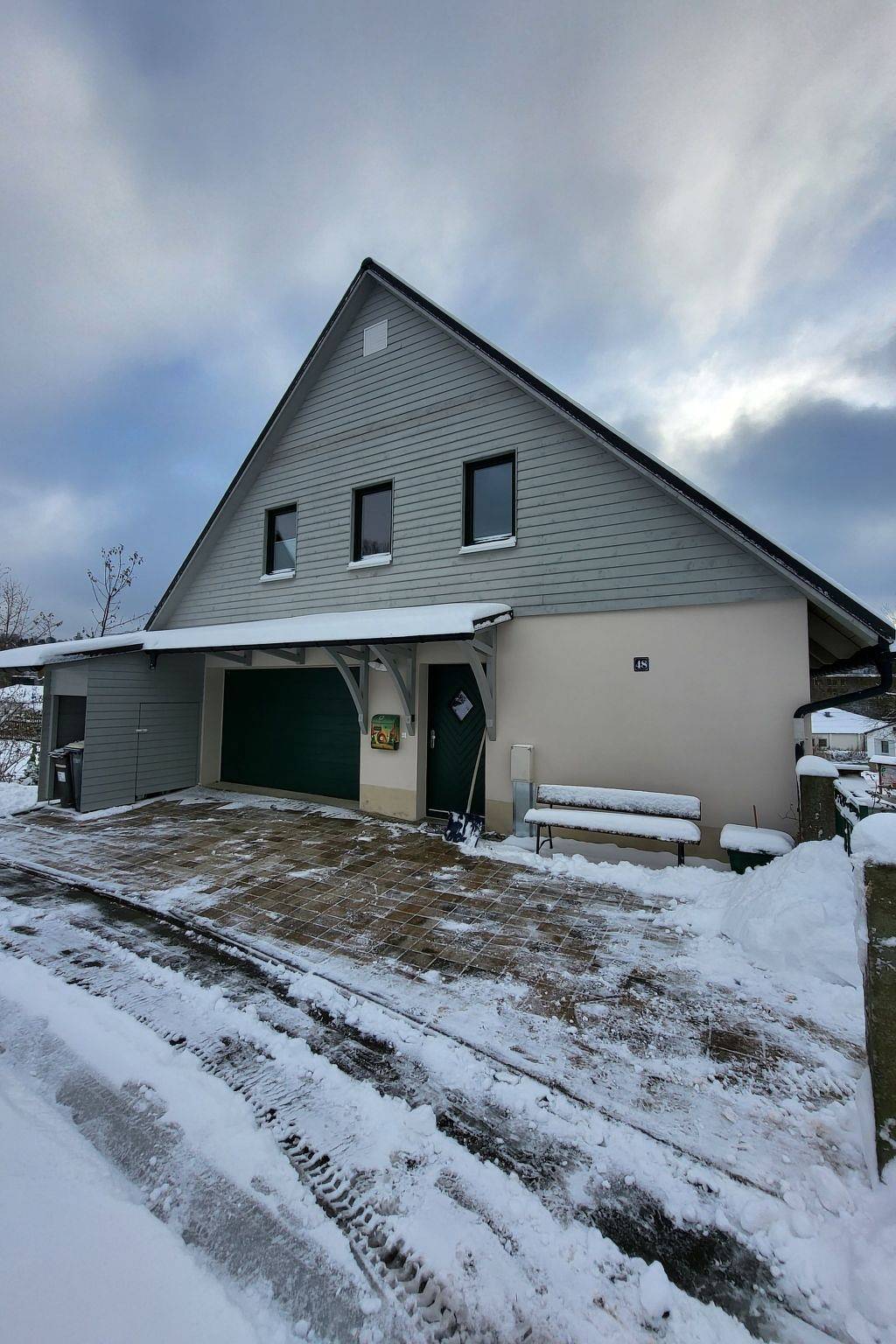 Ganze Wohnung, Familienidyll in Bärenstein, Erzgebirge