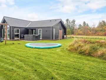 Ferienhaus für 12 Personen, mit Garten und Terrasse in Kvie Sø