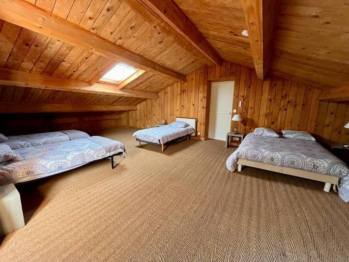 Chambre d’hôte pour 4 personnes, avec vue ainsi que jardin et piscine