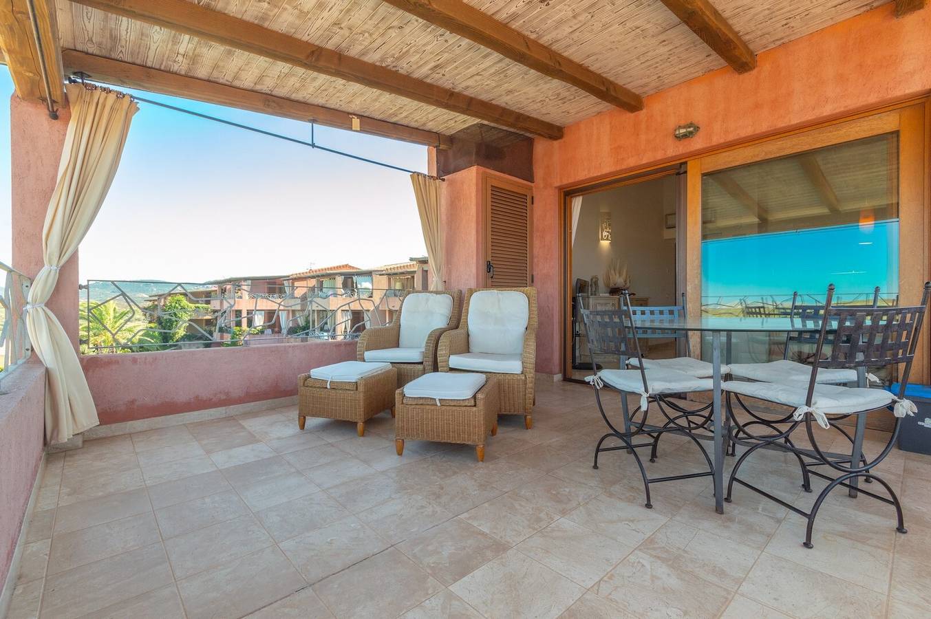 Appartement entier, Superbe « Attico Il Fiordo » avec vue mer, piscine, Wi-Fi et climatisation in Santa Teresa Gallura, Gallura