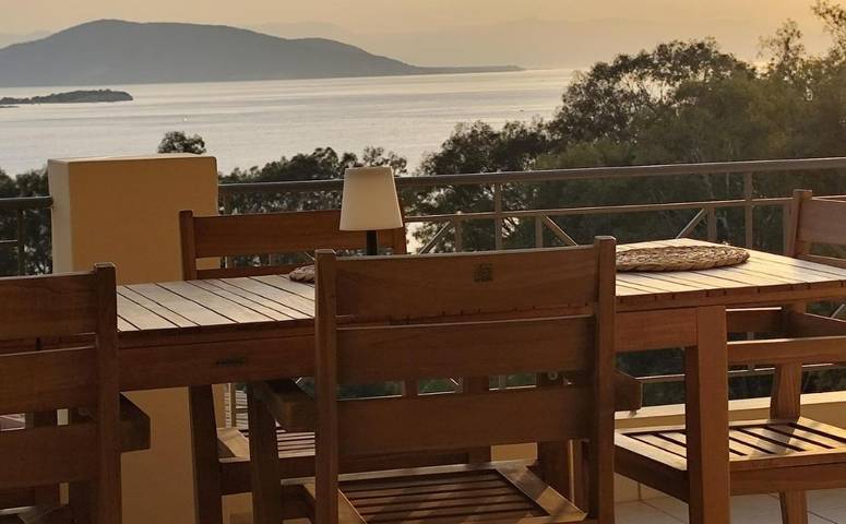 Location de vacances pour 4 personnes, avec Balcon et Terrasse ainsi que Jardin et Vue dans Perdika - 2