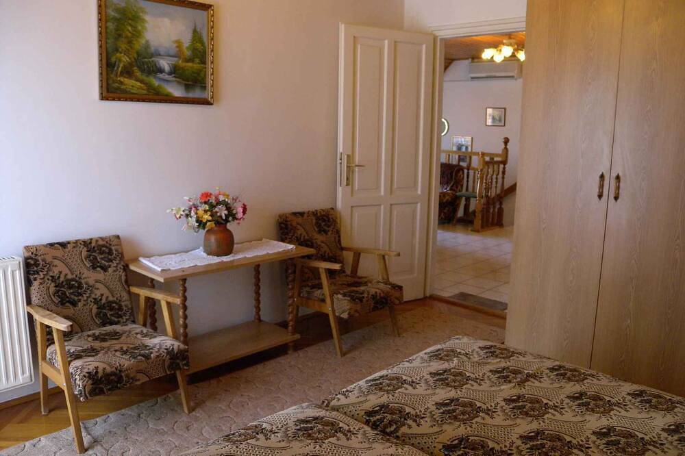 Ferienhaus mit Pool, Klimaanlage, Waschmaschine und Panoramablick in Badacsonytomaj, Balaton