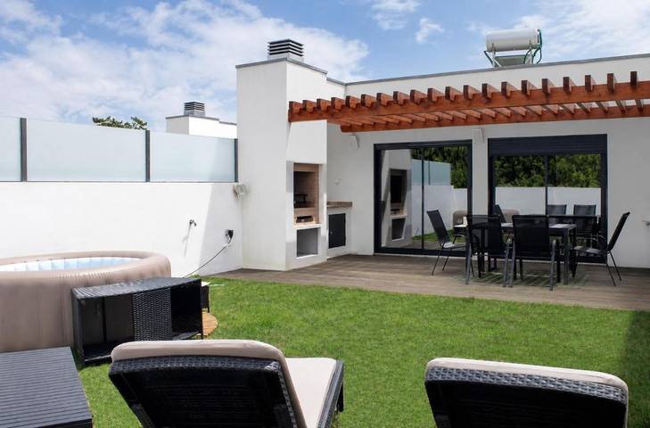 Apartamento para 5 personas, con Jacuzzi y Terraza además de Jardín y Vistas en Torreira