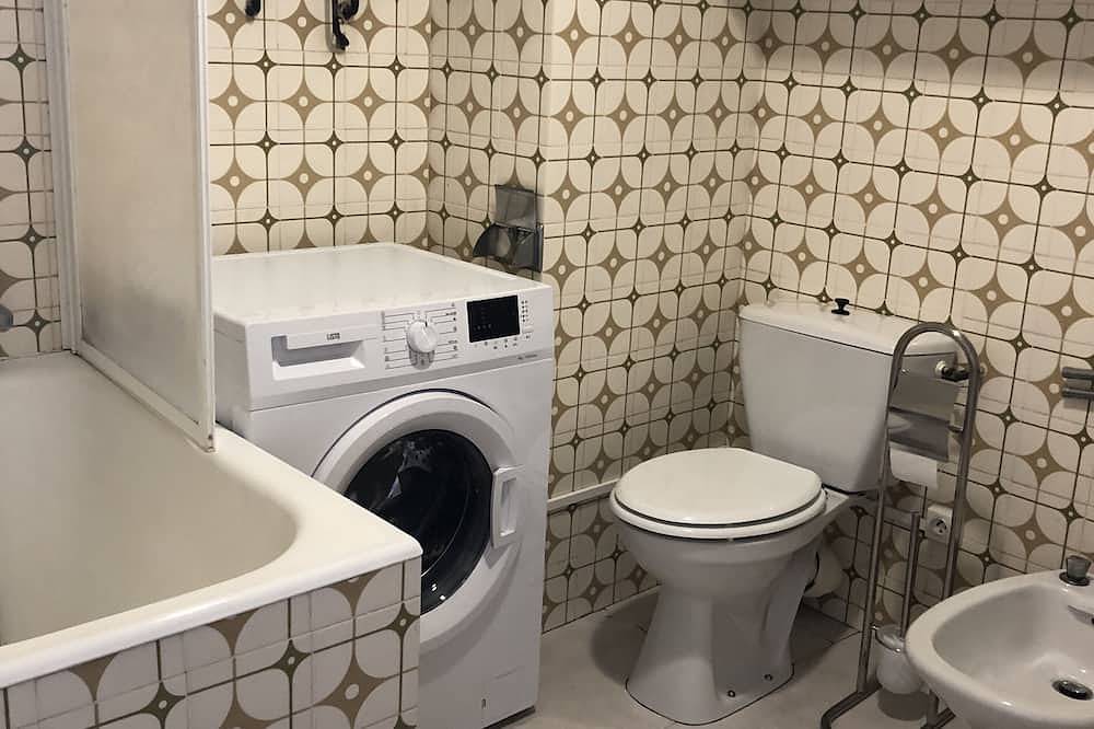Entire apartment, Studio 800 m from the beach and close to the beginnings in Saint-Cyr-sur-Mer, Mediterranean Coast (France)