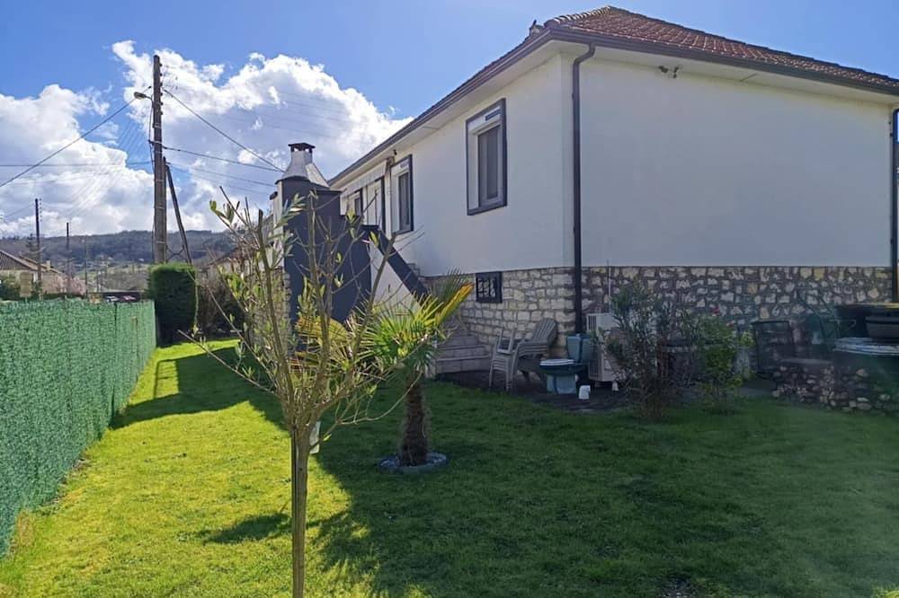 Sacha house in a quiet urban area in Terrasson-Lavilledieu, Périgord Noir