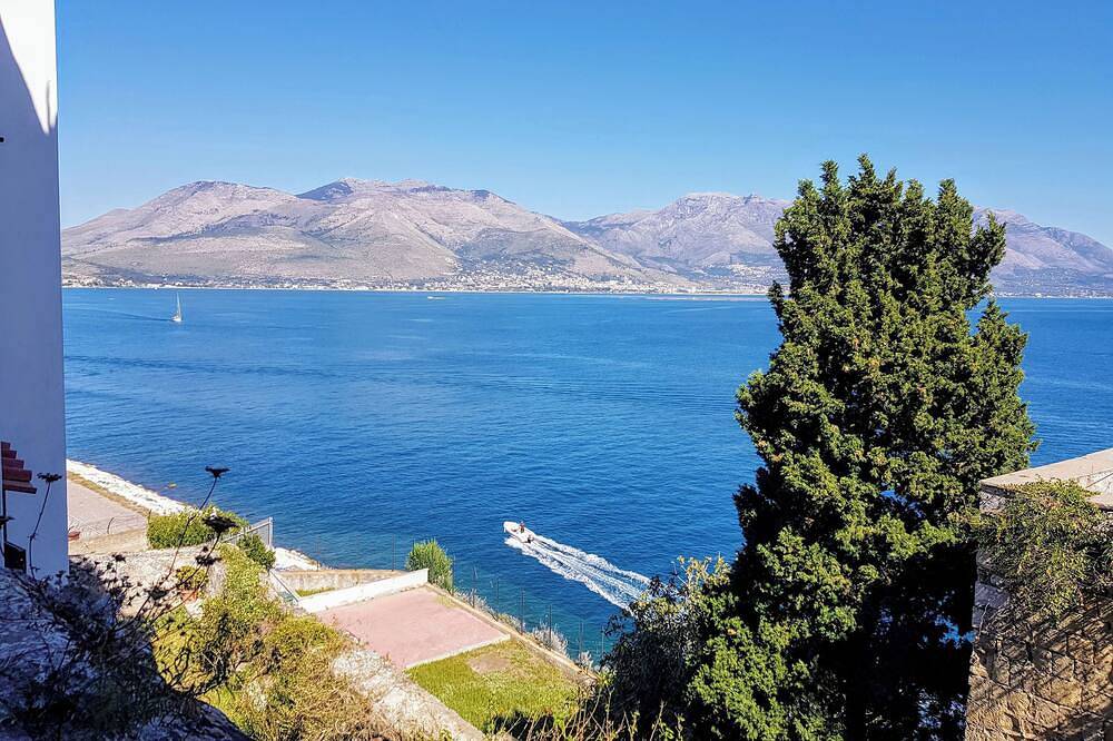 Appartamento intero, Domus Vittorio Camera matrimoniale con terrazza e vista mare in Gaeta, Provincia di Latina