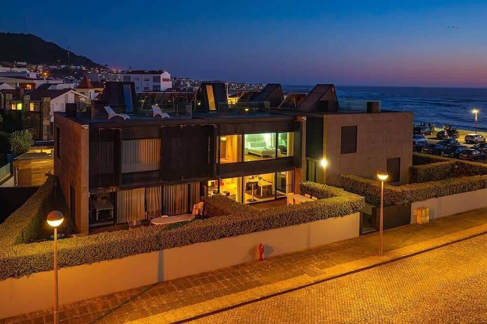 Moledo Front Beach w/Sunset Views and Pool in Moledo, Distrito de Viana do Castelo