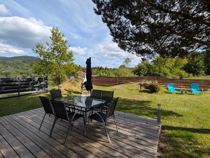 Gemütliches Holz-Chalet mit Terrasse, Wlan & Parkplatz in der Nähe von Wander- und Radwegen in Vagney, Regionaler Naturpark Belchen der Vogesen