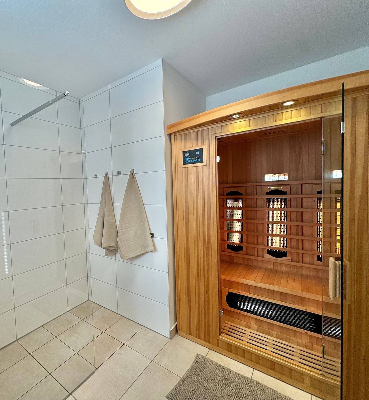 Weidefelderstrandhaus -Terrasse, Kamin, Sauna, Dusche, Waschtrockner, Stellplatz in Olpenitz, Kappeln