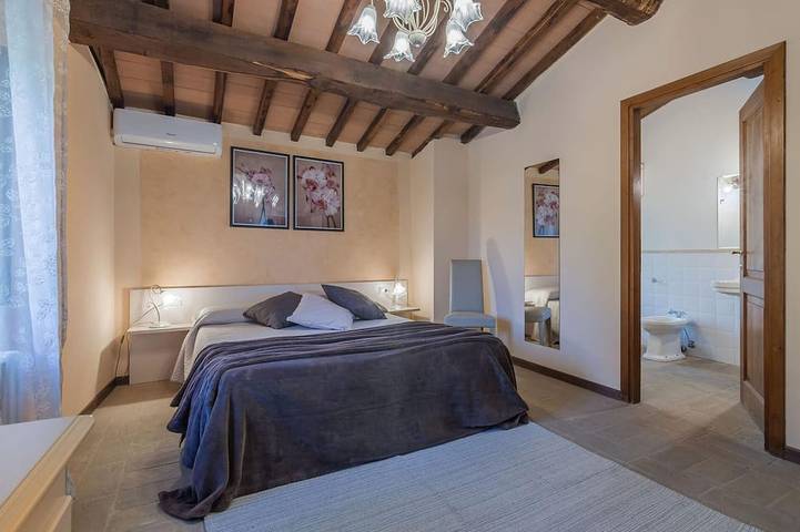 Casale Andrea 16 - Sept Chambres Villa, Couchages 16 in Spoleto, Province de Pérouse