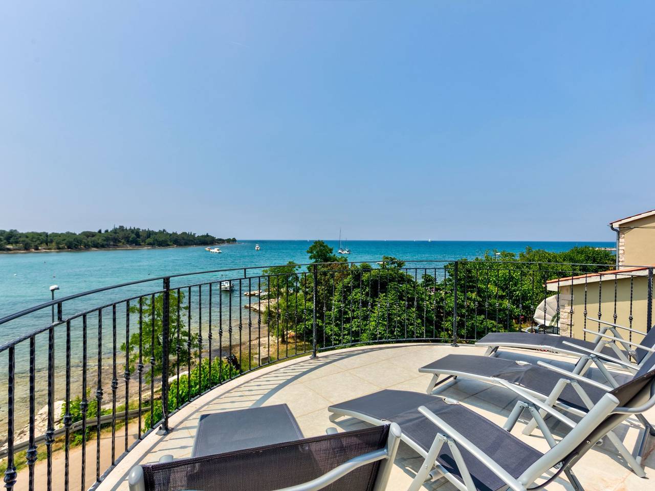 Ganze Wohnung, Moderne Ferienwohnung mit schöner Dachterrasse in Lovrecica, Umag und Umgebung