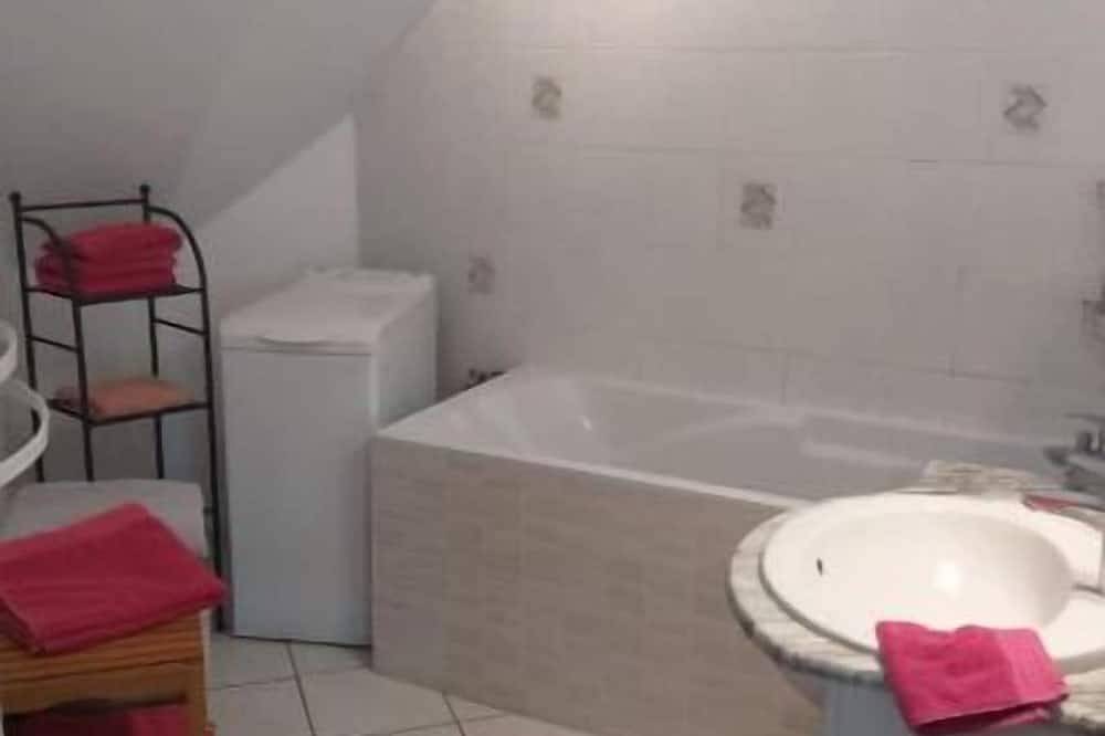 Entire apartment, 3-Room Apartment Near Town Center in Obernai, Sélestat-Erstein region