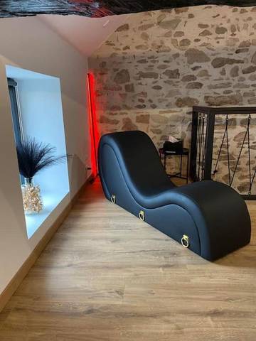 Cottage pour 4 personnes, avec jacuzzi et terrasse à Folles