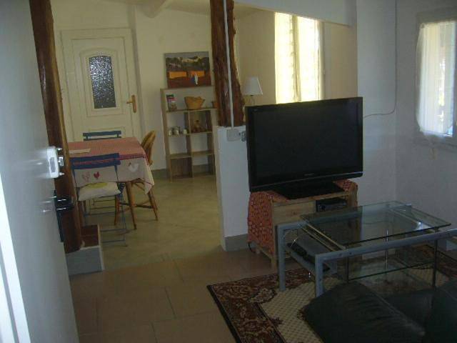 Gîte pour 3 personnes, avec terrasse et vue à Meynes - 3