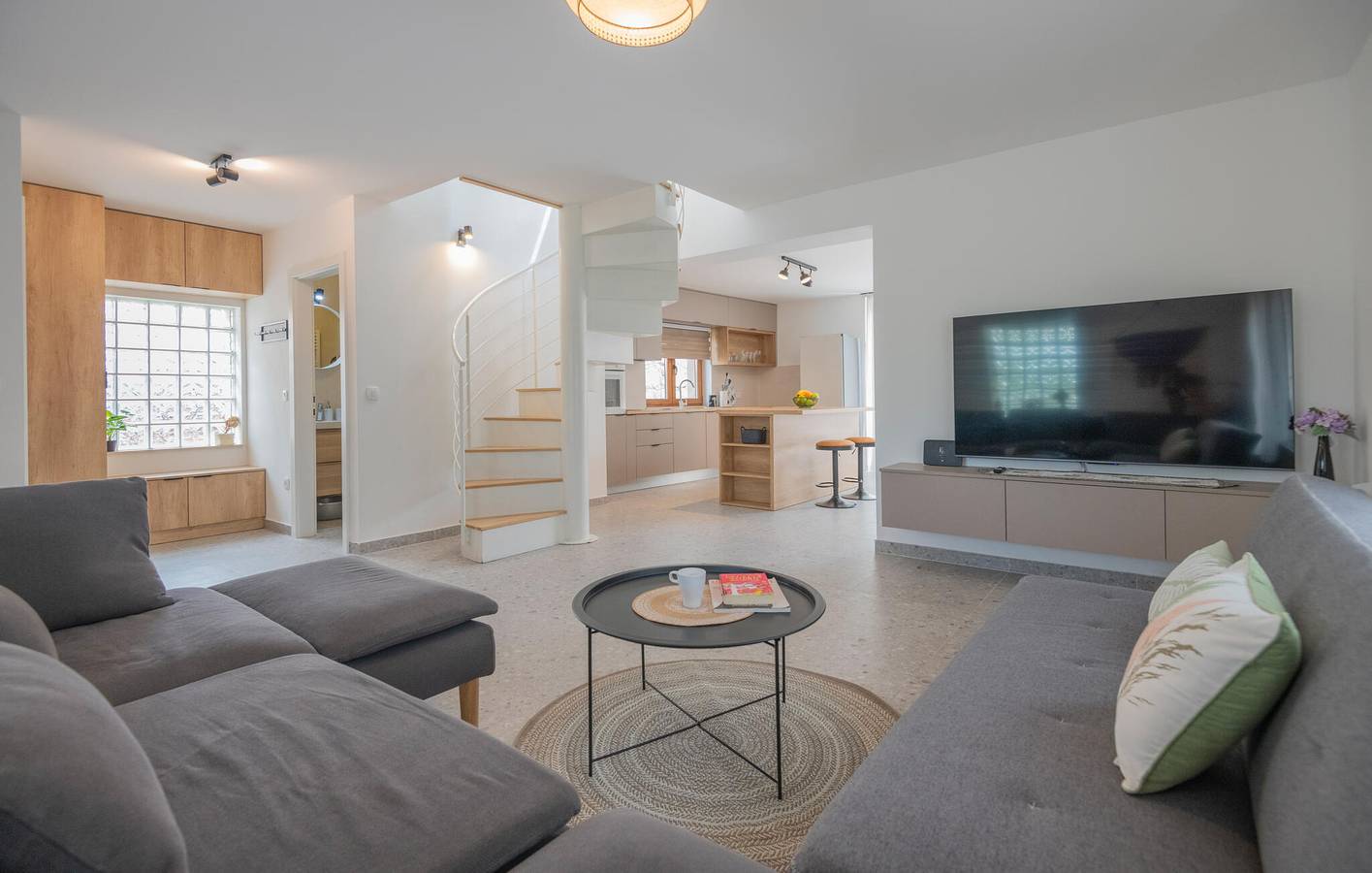 Gemütliche 2-Zimmer-Wohnung mit Terrasse, WLAN und Parkplatz in Vrgorac, 1 km vom Zentrum entfernt in Makarska Riviera