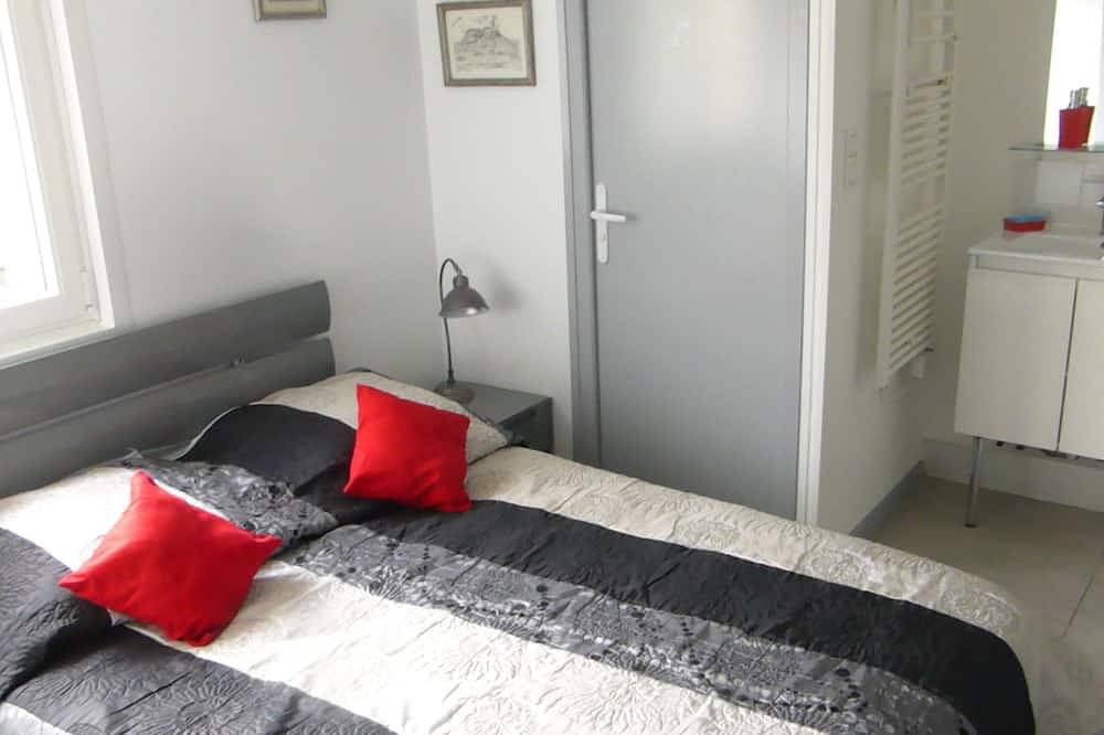 Entire apartment, Gite for 2 persons in Latresne, Bordeaux region