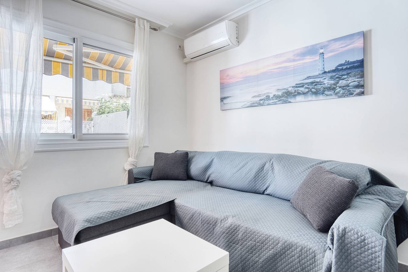 Entire apartment, Apartment 'Adosado En Gran Alacant Santa Pola' with Shared Pool and Air Conditioning in Mediterraneo (Gran Alacant), Santa Pola