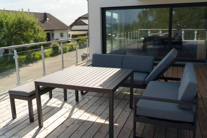 Ganze Wohnung, Luxus-Ferienwohnung Seesehnsucht Höri mit Seeblick und Whirlpoolbadewanne. in Gaienhofen, Untersee