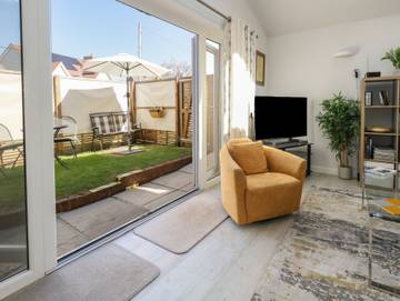 Holiday Home for 2 People in Milford-on-Sea, New Forest National Park, Photo 3