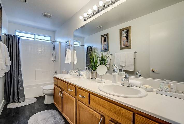 Vacation rental for 10 people, with yard and hot tub in Henderson