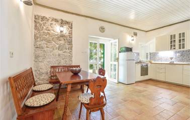 Beach House for 6 People in Duće, Croatian Adriatic, Photo 4